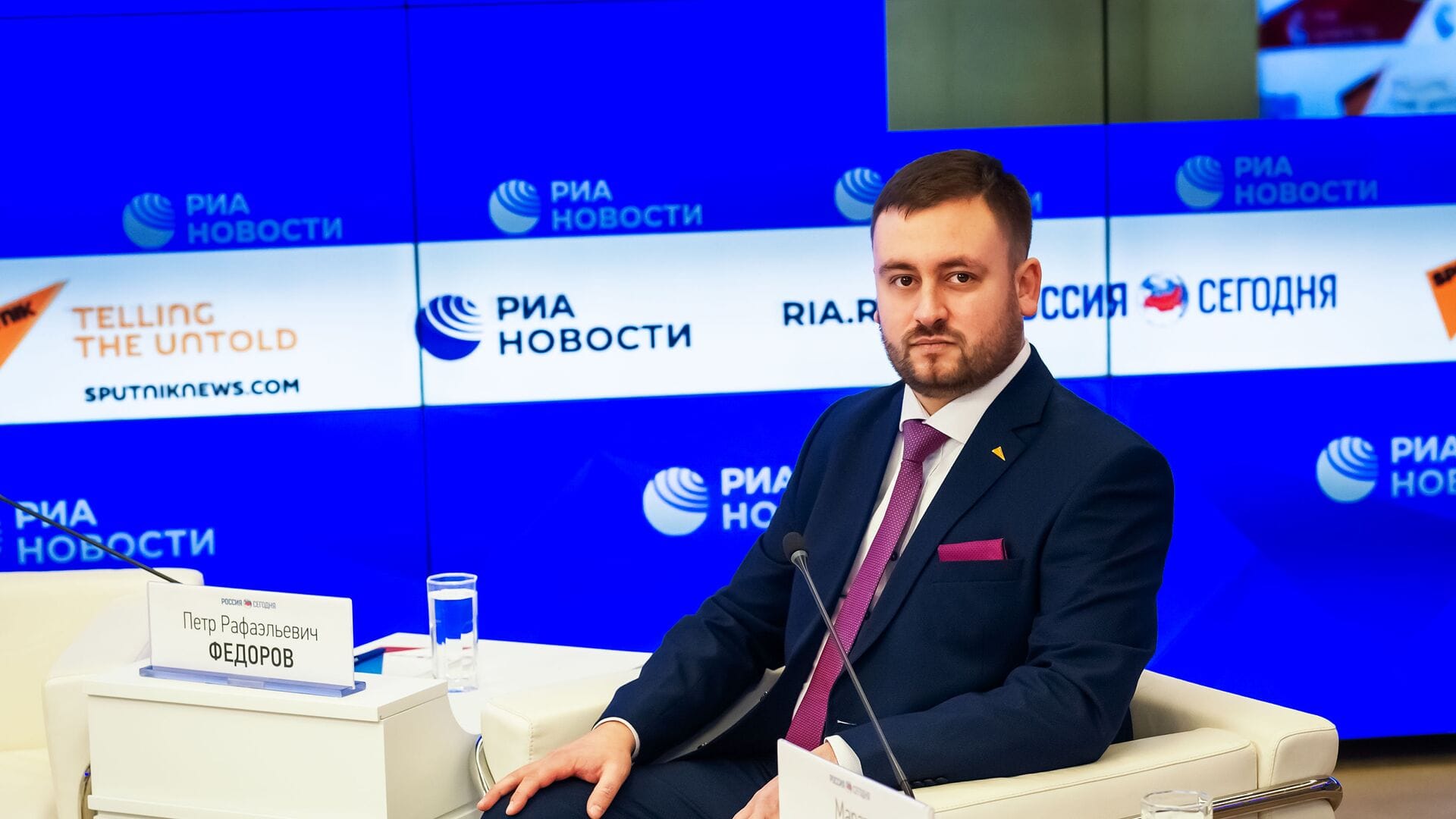 Шеф-редактор «Sputnik Литва» Марат Касем покинул Латвию, где находился под подпиской о невыезде