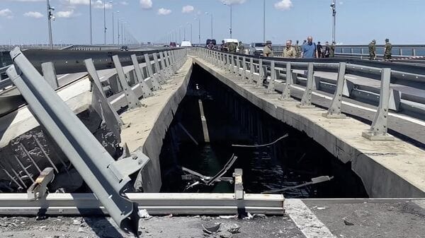 Опубликовано видео атаки дронами Sea Baby Крымского моста 17 июля. СБУ впервые признала свою причастность — CNN
