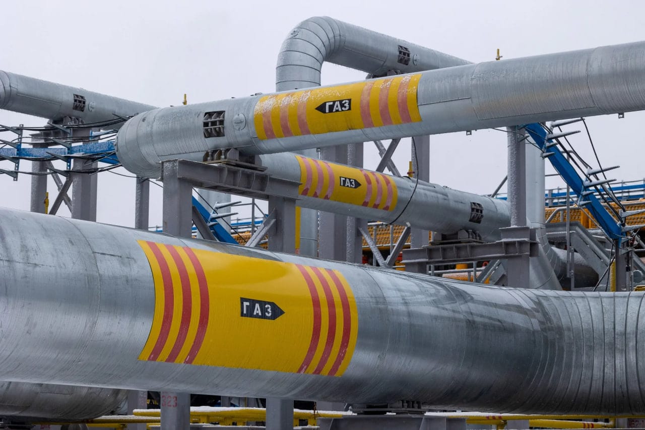 Послы стран ЕС согласовали план отказа от российских нефти и газа к 2028 году — Reuters