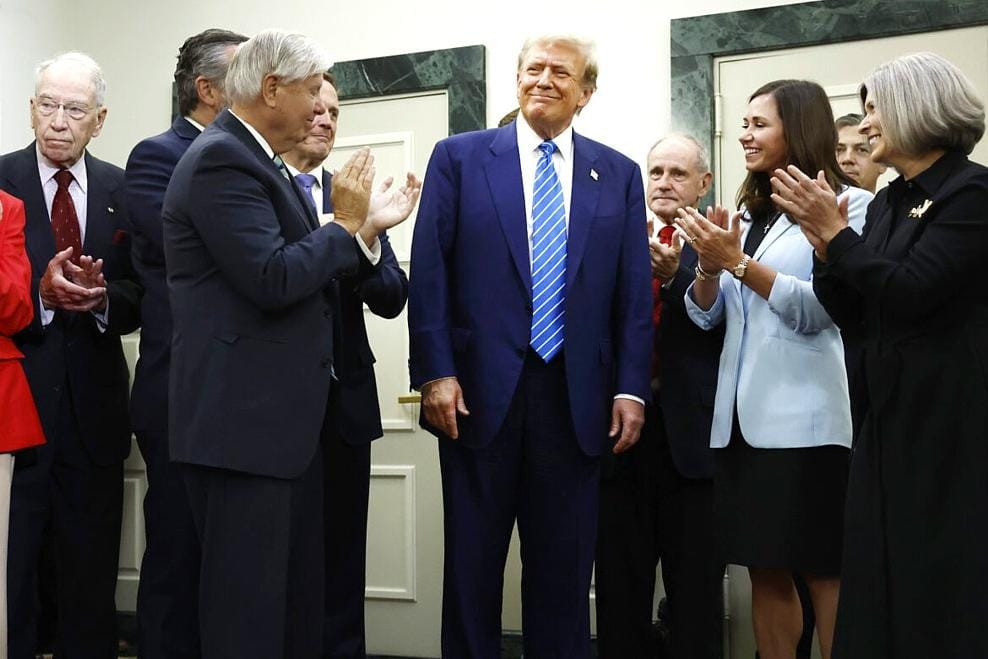 Дело лести. Как Трамп избавляется от нелояльных республиканцев, играя на руку демократам
