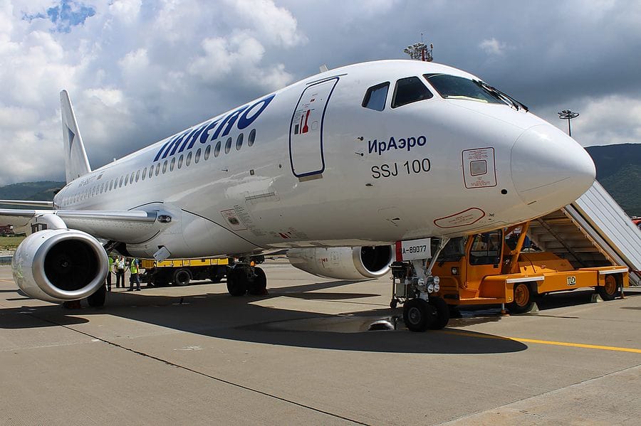 «Производителю нужно бороться не только с реальными проблемами SSJ-100, но и с негативным имиджем лайнера». Авиаэксперт о претензиях «ИрАэро» к «Сухому»