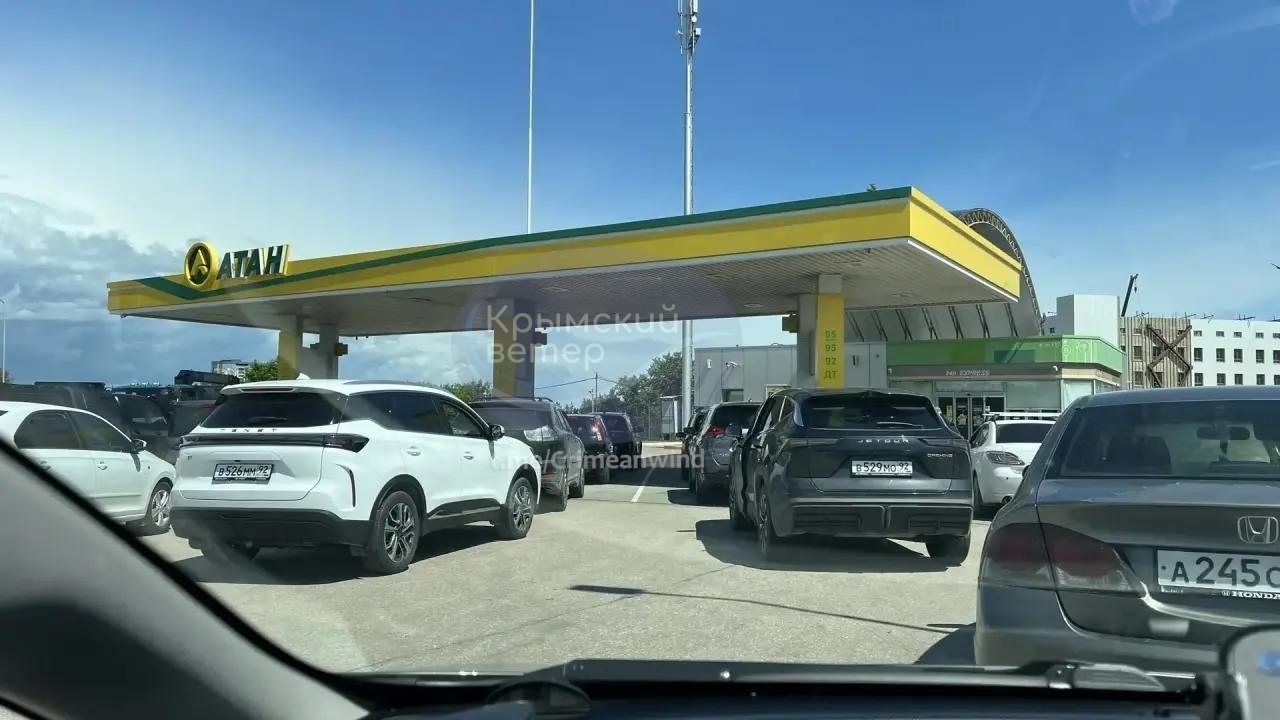 Очереди на заправки в Крыму